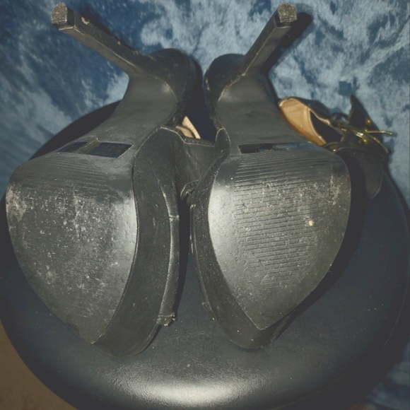 HEELS - Picture 4 of 4